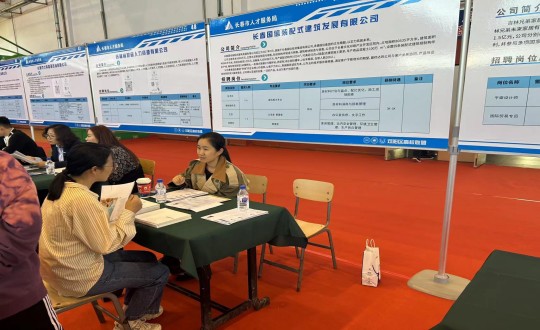 12.装配式总公司加入“五优”服务进校园秋季巡回双选会现场_副本.jpg