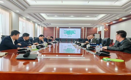 封面：王岩董事长向双阳区委区政府向导汇报事情（调解一下清晰度 图片摆正）_副本.jpg